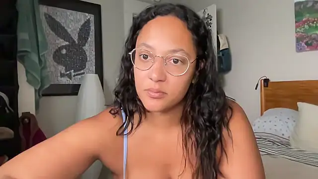 dreamyriri (F young) - strip tease with full pussy spread