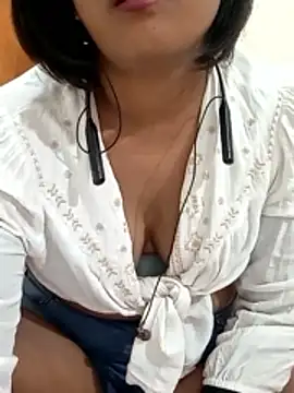 Webcam Model (Queen_Kushi4)  is live.Free join now!