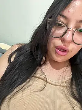 Webcam Model (MileyGia)  is live.Free join now!