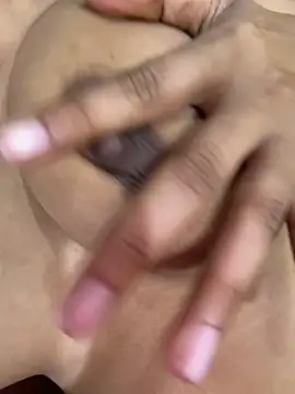 Live cam model Queen_sofiyaa broadcasting live