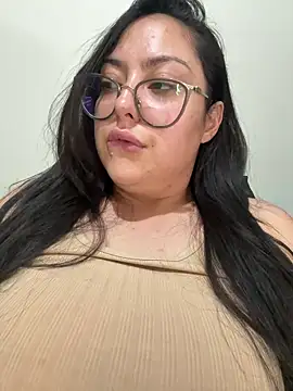 Webcam Model (MileyGia)  is live.Free join now!