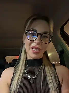 lisamurr (F milf) - Masturbating in the car