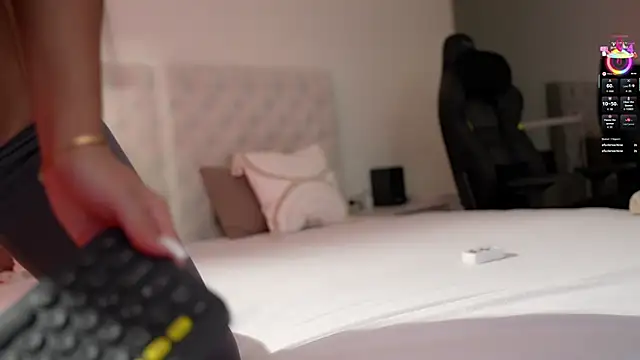 bestextreme (F young) - finger pussy