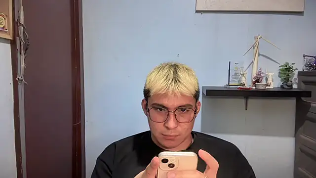 kingdirtyfog - Kingdirtyfog's free webcam - UK Sex Cams