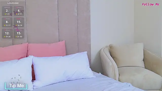 ameliroyse (F teen) - lick finger👅