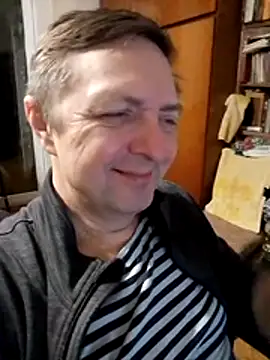 pokaz2020 (M mature) - Cam on the front window