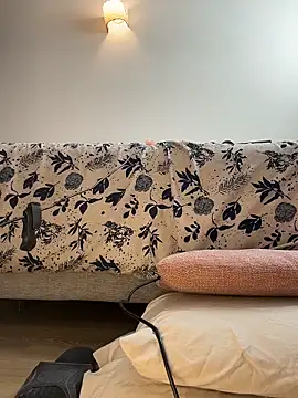 Webcam Model (Luuuu-)  is live.Free join now!