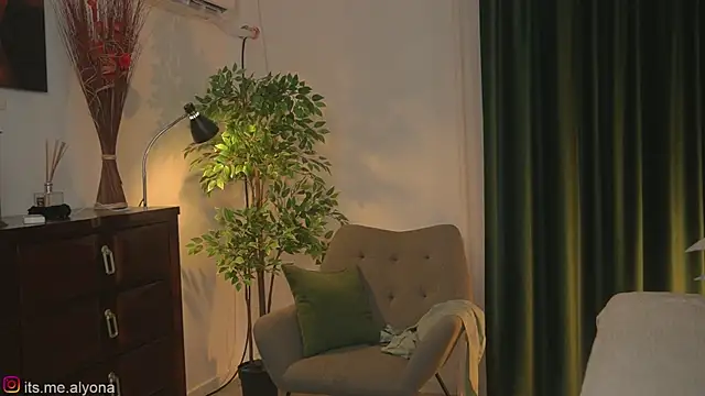 Alyonaqueen_ webcam