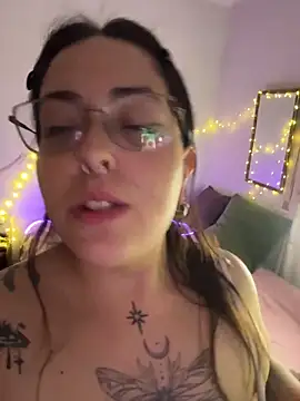 Mizztikaa live sex cam