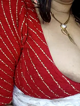 Webcam Model (Aarna111) is live