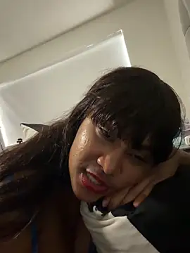 Webcam Model (LuckyAriela)  is live.Free join now!