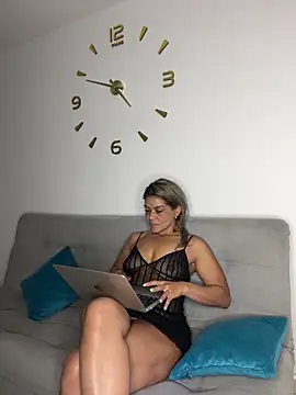 tabata_monroee webcam