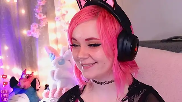 Angel-Lewd-Cake webcam