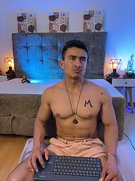 chris_clarck (M young) - hard dick🍆🍆😘