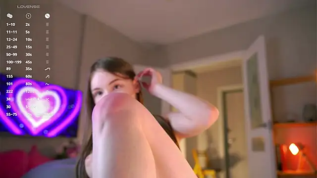 miss_miracle (F teen) - hard spanks my sensetive pussy