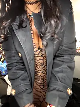 AmazonianMistress webcam