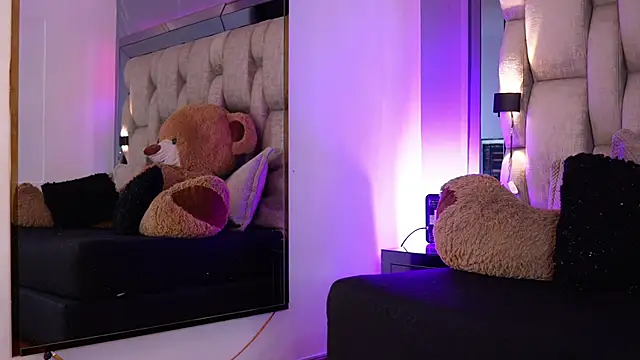 luu_princess (F young) - tease pussy lips under Panty