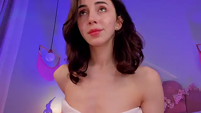 elsayoung (F young) - Play with boobs under a top 🍒