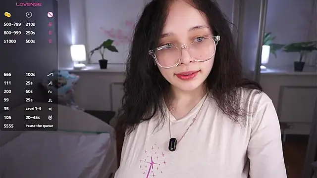 hannahayles (F teen) - ice on tits