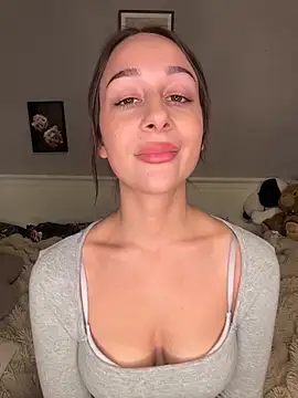 Webcam Model (ChiaraSommer)  is live.Free join now!