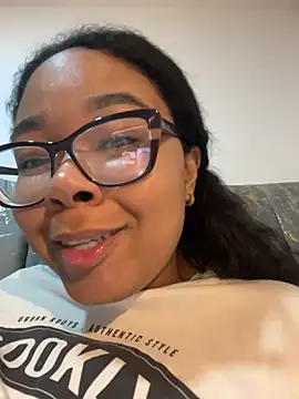 Webcam Model (XMara)  is live.Free join now!