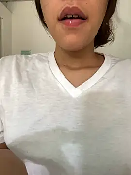 Webcam Model (roc_i)  is live.Free join now!