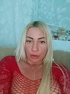 Webcam Model (visnjica)  is live.Free join now!
