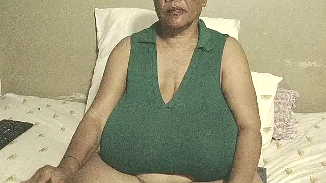 dairyqueen2 - DairyQueen2's free webcam