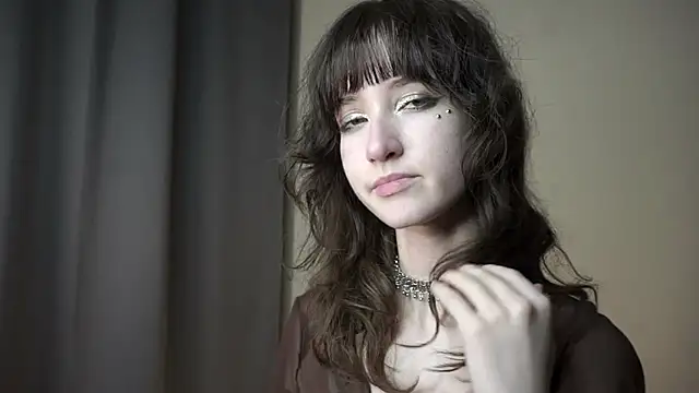 dellaleck (F teen) - Show my legs and tease hips