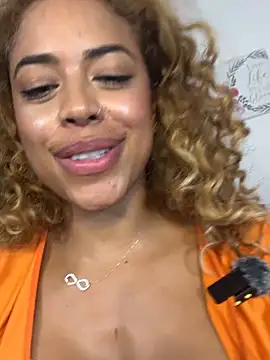 sarahcinnamon- (F young) - FINGERING IN DOGGY🥵💦