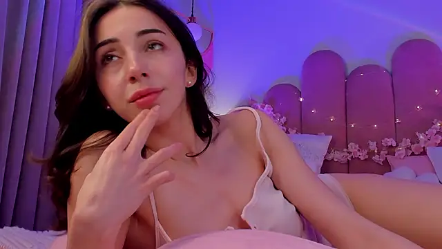 elsayoung (F young) - Play with boobs under a top 🍒