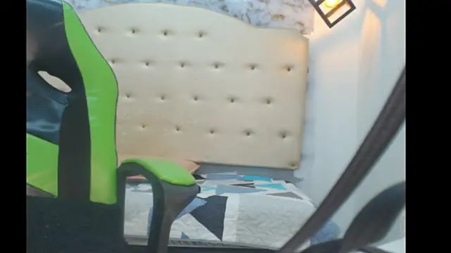 Kathiasaints live sex cam