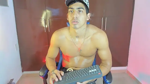 milo_latinboy (M young) - corida esploxiva