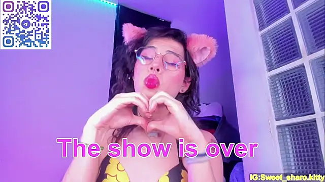 Sweet-SharoKitty live sex cam