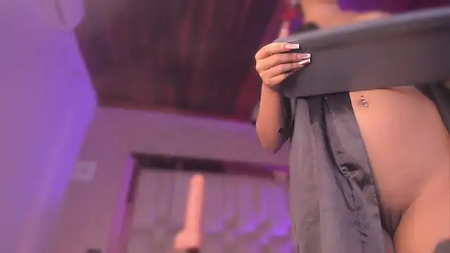 emmily_savage - Emmily_Savage's free webcam - UK Sex Cams