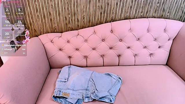 aminaa_kaarim (F teen) - Spank ass 10x + countdown 🔥🍑