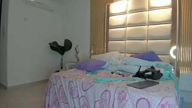 Taylor_Royal_ live sex cam