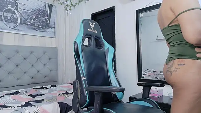 nio_kitty (F teen) - OIL SHOW  AND NAKED