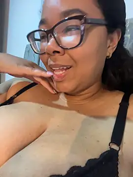 Webcam Model (XMara)  is live.Free join now!