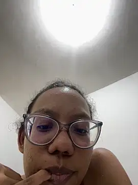 Webcam Model (Valen_1990)  is live.Free join now!