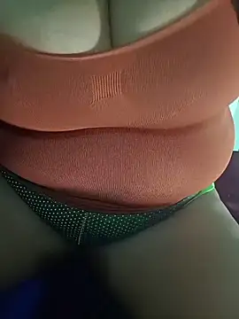 latina_bigtitss webcam