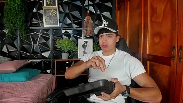 elliot_colton (M twink) - look how I get my milk and eat it