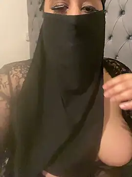 pari_persianbaddie6 (F young) - Shaking ass in tights