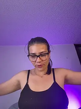 aurora_divine (F young) - show boobs + aceite