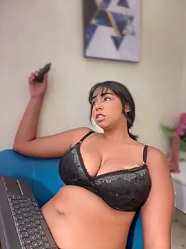 Webcam Model (SamaraDesire) is live