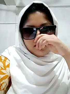 Webcam Model (Nusrat-N)  is live.Free join now!