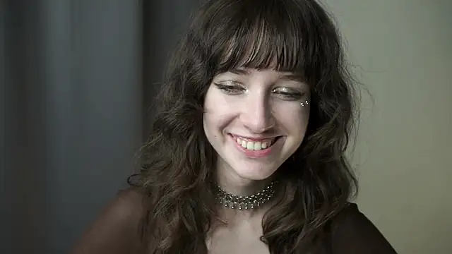 dellaleck (F teen) - Tease my bra, i am very shy xD