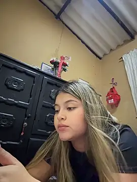 lunablossom_ (F young) - Anal plug + fingers in my pussy