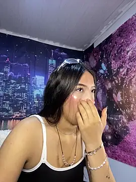 Webcam Model (Itze_Mua)  is live.Free join now!