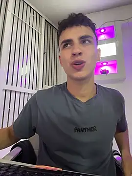 AdrianRinaldi live sex cam